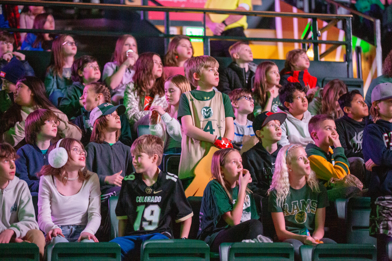 A large group of fourth and fifth graders cheer at the CSU game. 
