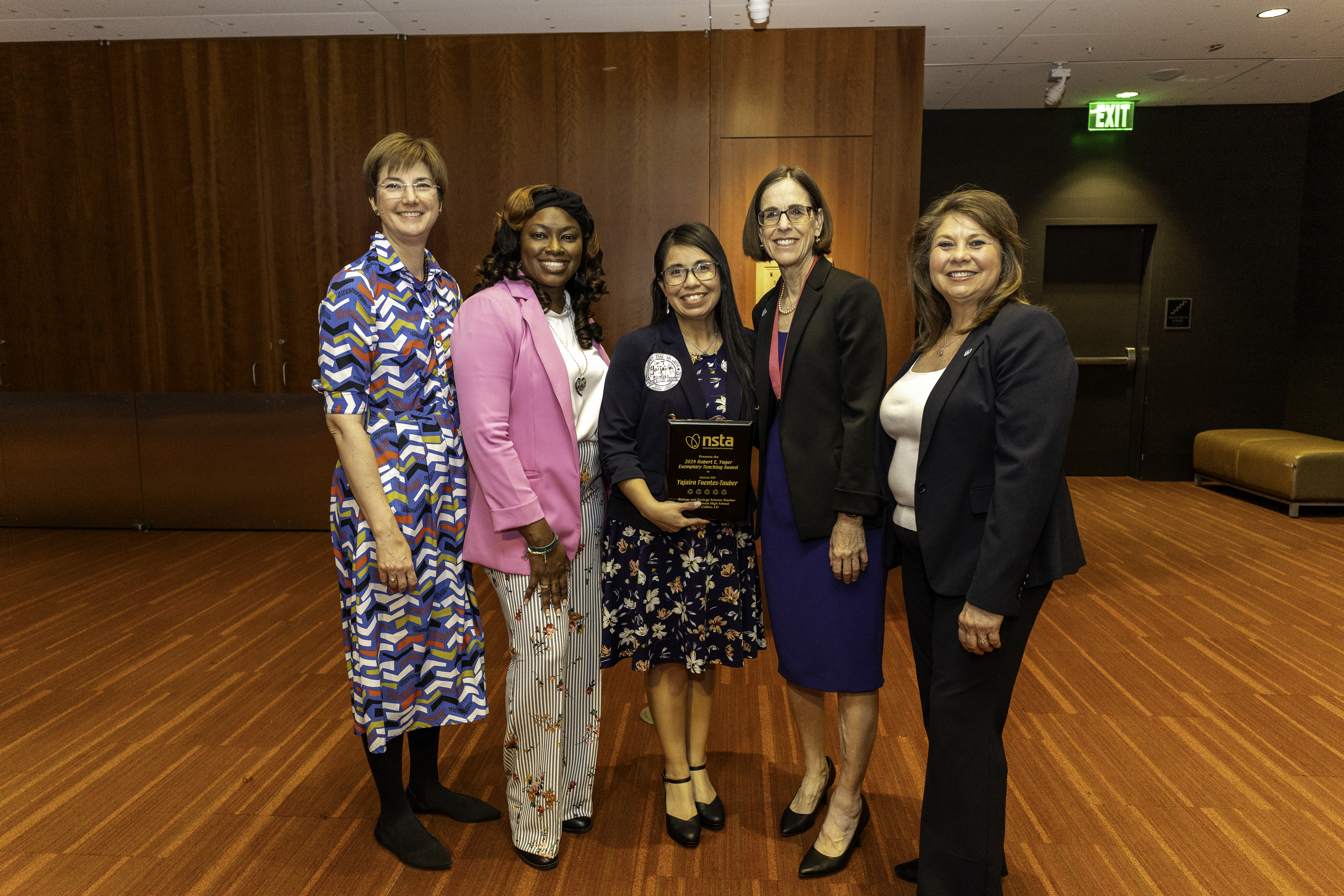 Dr. Yajaira Fuentes-Tauber (center)