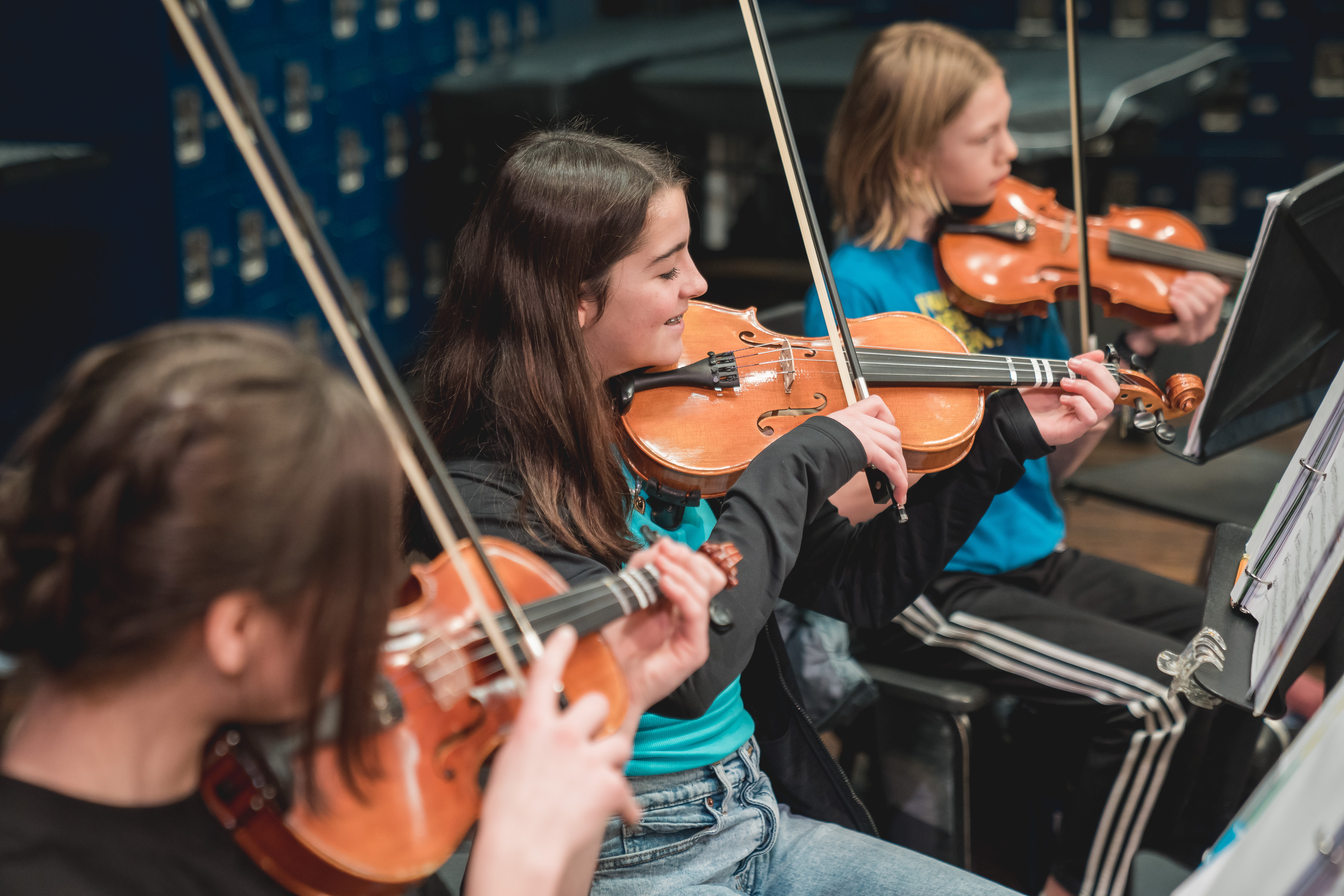 PSD students playing the violins in class.