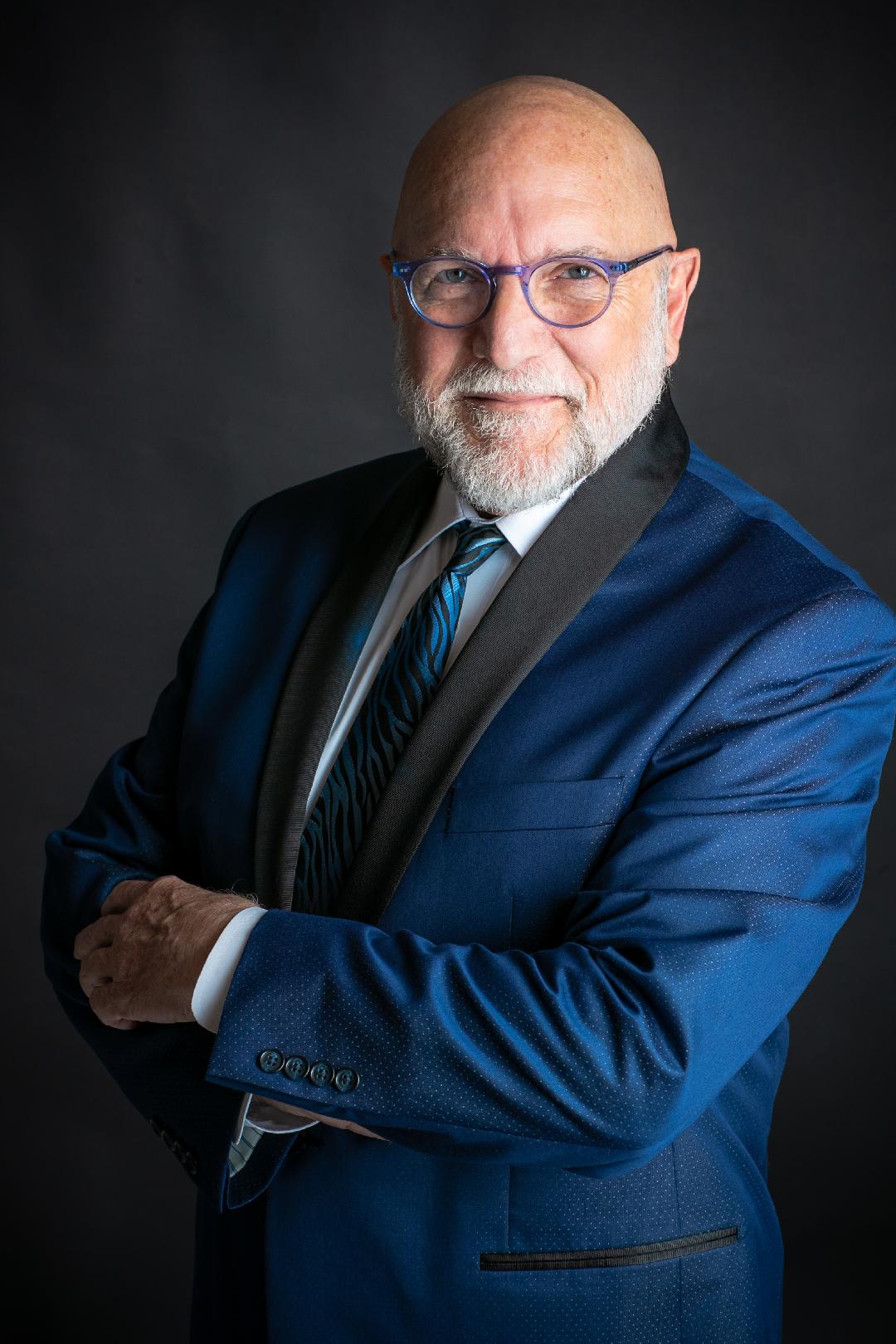 Tim Seelig, conductor, speaker, author and educator
